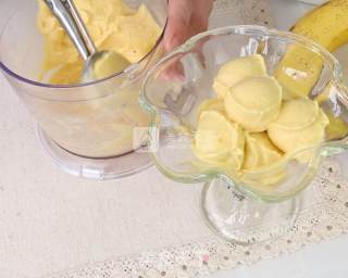Cool Summer Food-yogurt and Fruit Ice Cream recipe