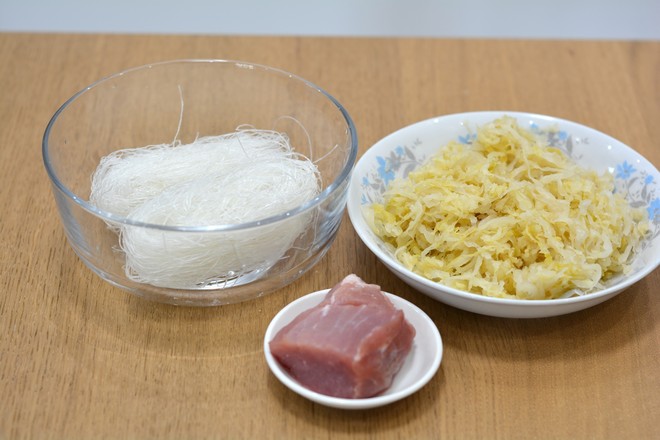 Sauerkraut Vermicelli with Shredded Pork recipe