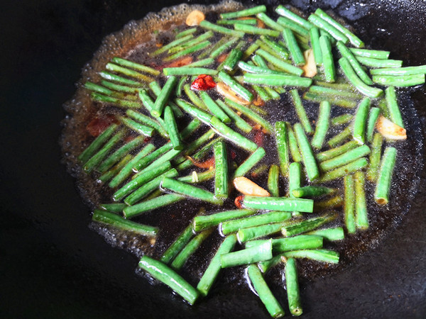 Stir-fried Beans with Potatoes recipe