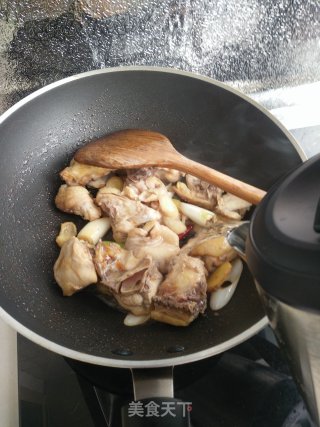 Stewed Chicken with Hazel Mushroom Noodles recipe