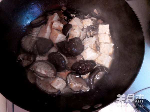 Stewed Fish Cubes with Mushrooms and Tofu recipe