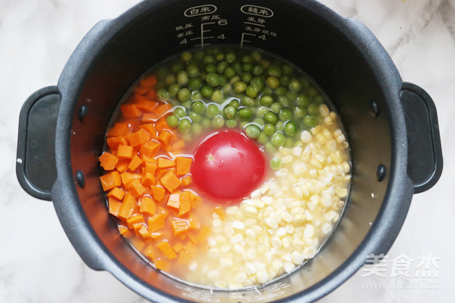 A Whole Tomato Rice-sprouting Rice in Vegetarian Broth recipe