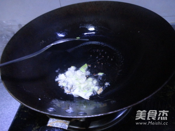 Stir-fried Wowotou with Cabbage recipe