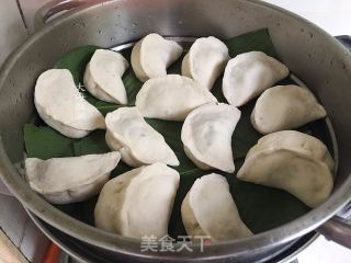 Steamed Dumplings with Pork and Shrimp Tongs Stuffed with Grass recipe