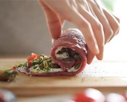 Pesto and Tomato Steak Roll-video [unbranded] recipe