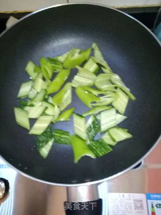 Scrambled Eggs with Green Pepper and Cucumber recipe