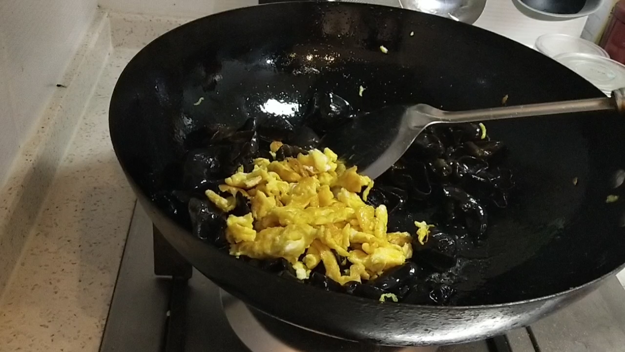 Black and Yellow With-fried Eggs with Fungus recipe