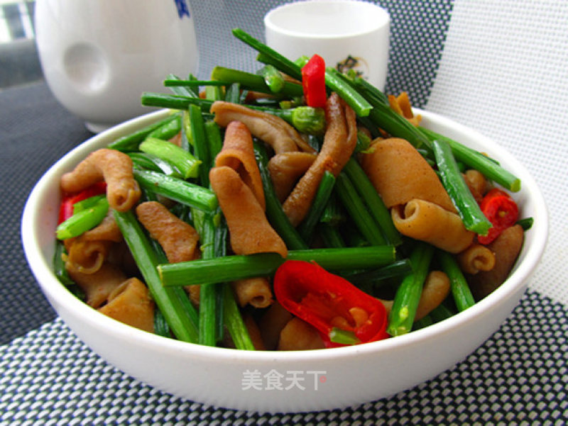 Stir-fried Duck Intestines with Leek Flowers recipe