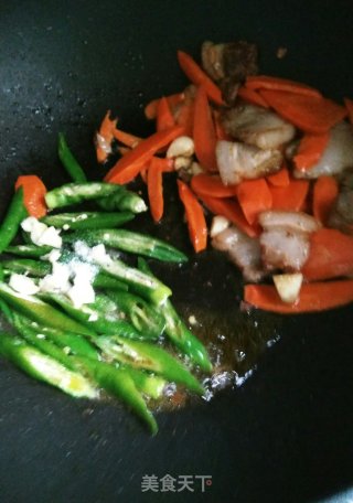 Stir-fried Green Pepper with Braised Pork Belly recipe