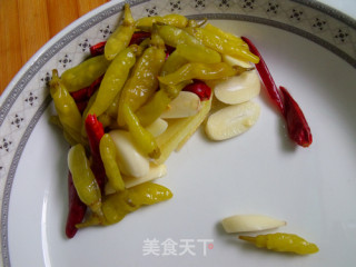 【festive Family Banquet Stir-fried Sautéed Pork Intestines with Hot Peppers recipe