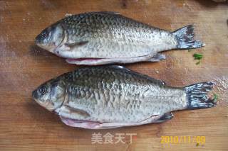 "grilled Crucian Carp Stewed Meat with Scallion" recipe