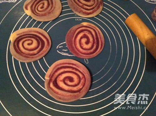Purple Sweet Potato Spiral Mung Bean Crisp Balls recipe