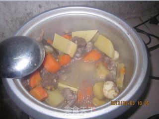 Lamb with Bamboo Cane, Horseshoe and Carrot in Clay Pot recipe