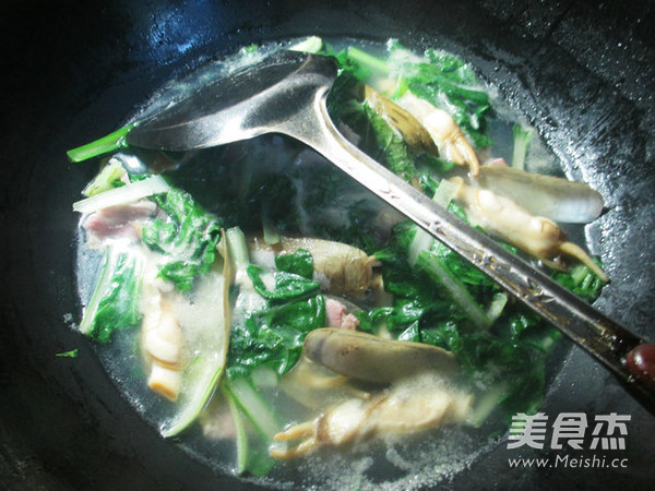 Bacon and Chinese Cabbage Clam Soup recipe