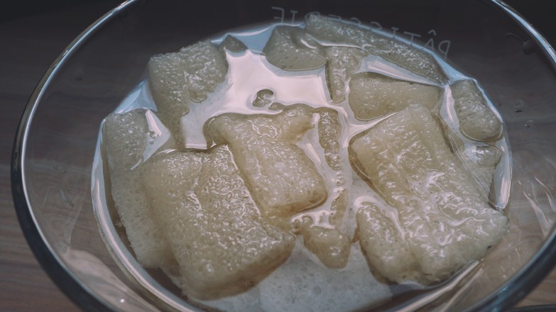 Bamboo Fungus, Winter Melon and Scallop Soup recipe