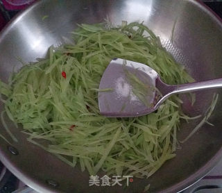 Stir-fried Shredded Pork with Lettuce recipe