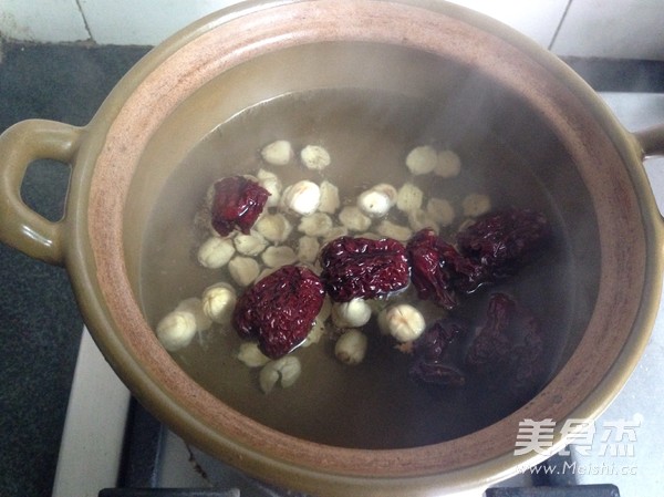 Lotus Seed, Lily, Red Date and White Fungus Soup recipe