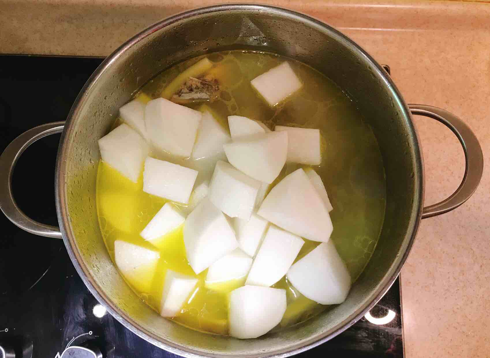 Stewed Radish with Oxtail Bones recipe