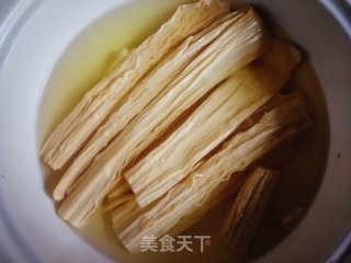 Stir-fried Yuba with Asparagus recipe