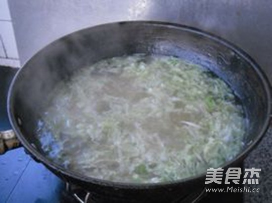 Hot Noodle Soup with Shredded Cabbage recipe