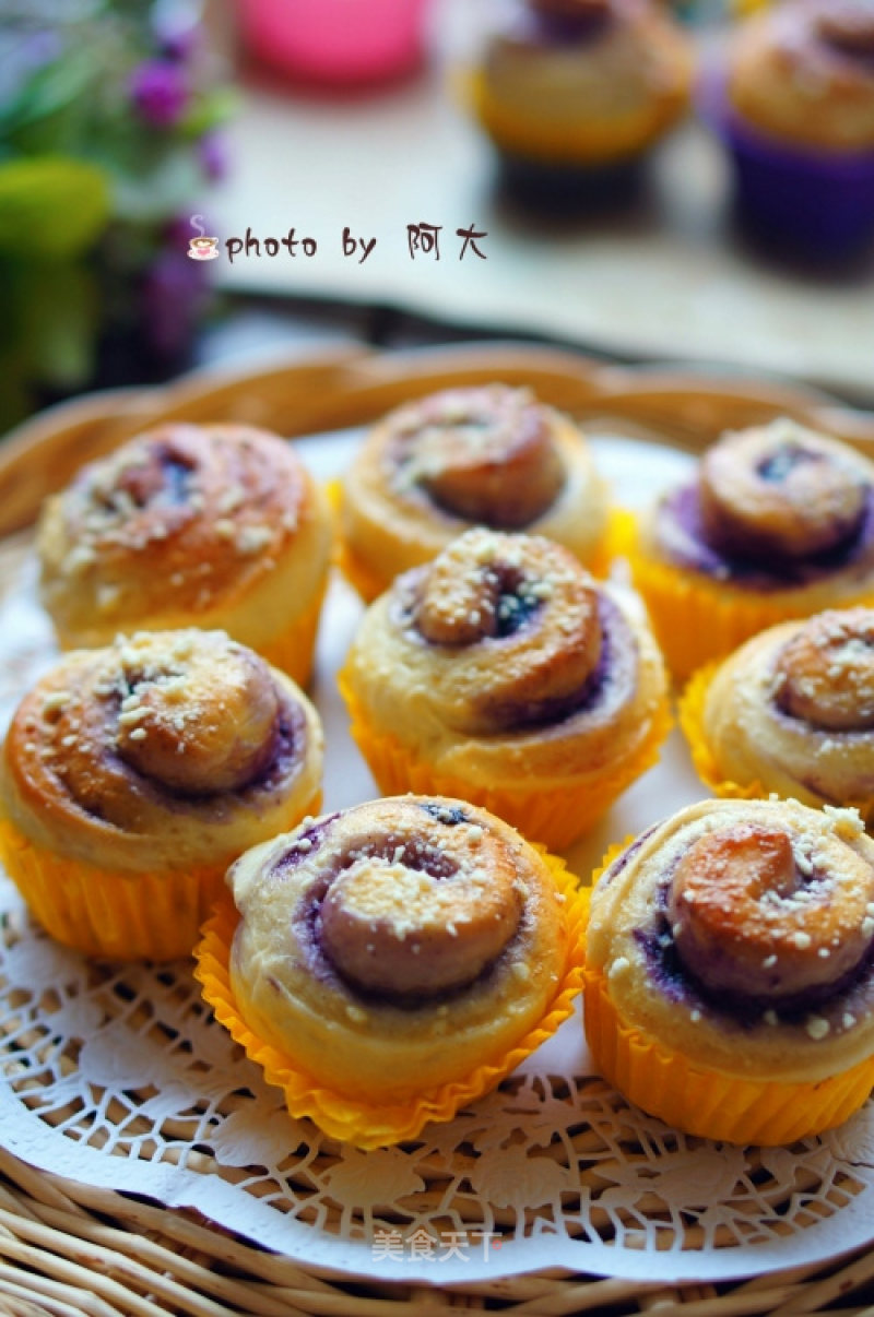 Creamy Blueberry Roll recipe