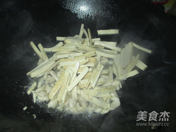 Leek Huang Xiang Dry Fried Noodles recipe