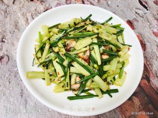 Stir-fried Pork Belly Slices with Convolvulus Root recipe