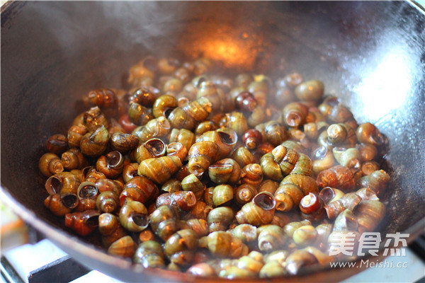 Sauce Fried Snails recipe