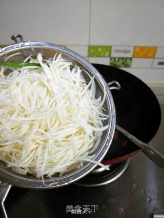 Fried Noodles with Bamboo Shoots and Sliced Pork recipe