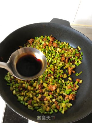 Stir-fried Minced Pork with Garlic Moss recipe