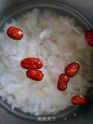 Red Date Tremella and Lotus Seed Soup recipe