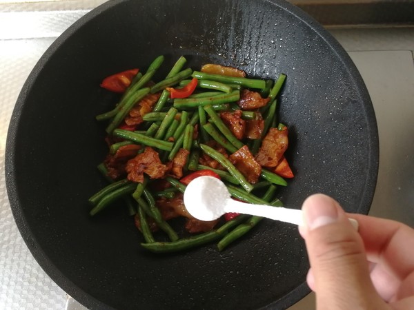 Stir-fried Pork with Green Beans in Sauce recipe