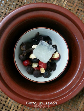 Myth of Beauty--stewed Longan with American Ginseng, Chinese Wolfberry and Red Date Soup recipe