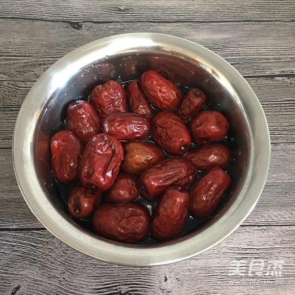 Apple Stuffed Glutinous Rice Dates recipe