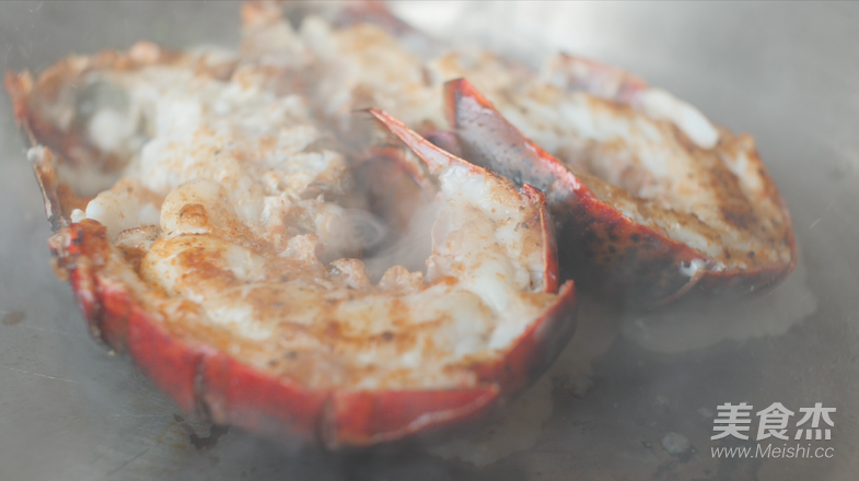 Pan-fried Lobster, Arugula Salad, Butter Mushroom Stuffing recipe