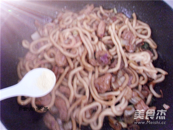 Stir-fried Udon Noodles with Lean Meat and Oyster Sauce recipe