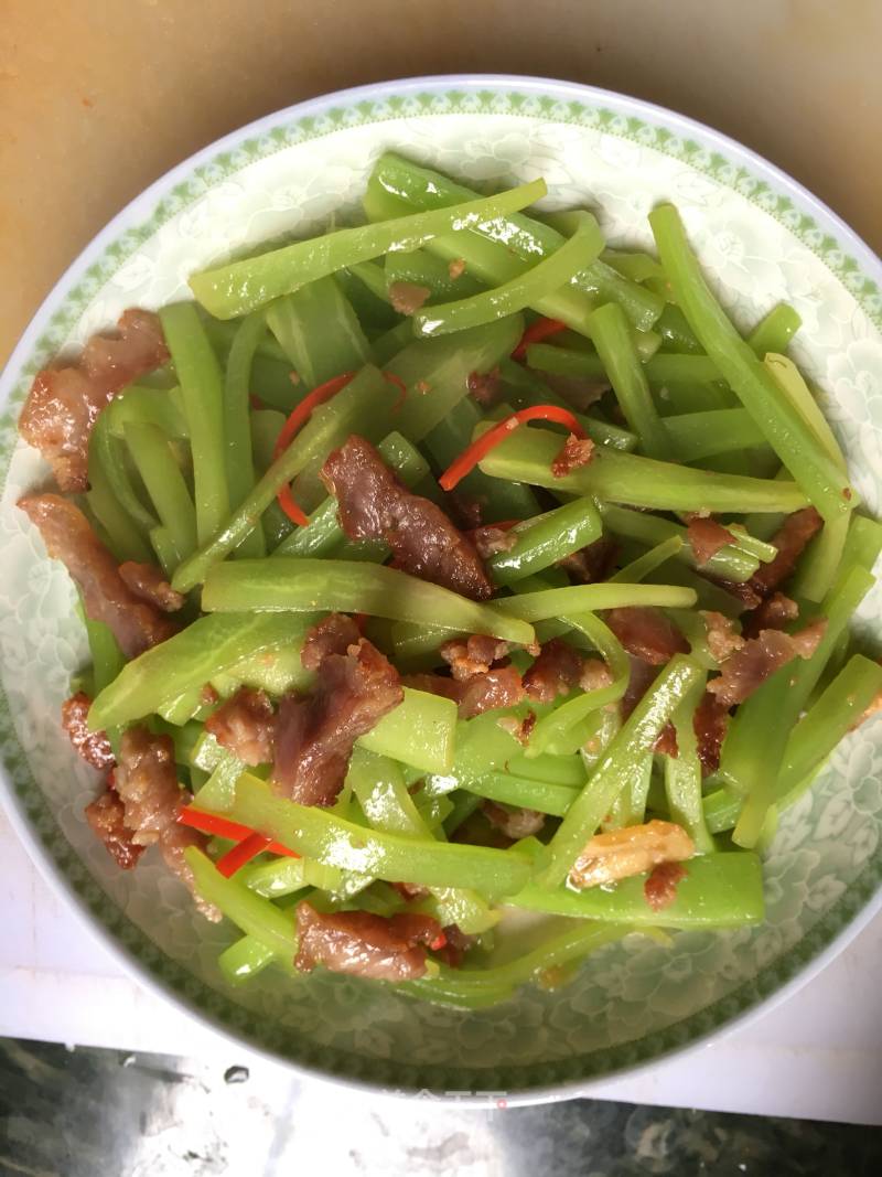 Stir-fried Sausage with Lettuce recipe