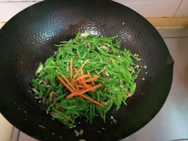 Lentil Braised Noodles recipe