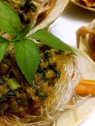 Steamed Arctic Scallops with Garlic Vermicelli recipe