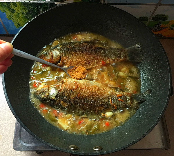 Hot and Sour Crucian Carp recipe