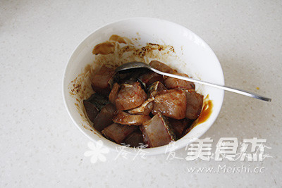 Pan-fried Grass Carp Cubes recipe