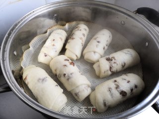 Dihe Noodles Rolls with Raisins and Red Dates recipe