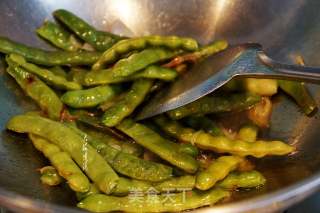 Stewed Pineapple and Chicken Feet with Beans recipe