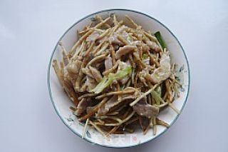 Stir-fried Shredded Pork with Houttuynia Cordata recipe