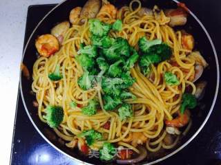 Seafood Spaghetti with Tomato Sauce recipe