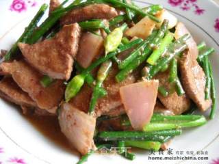Stir-fried Pork Liver with Leek Flower recipe