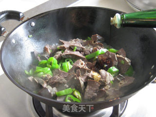 Stir-fried Pork Lung with Hot Peppers recipe