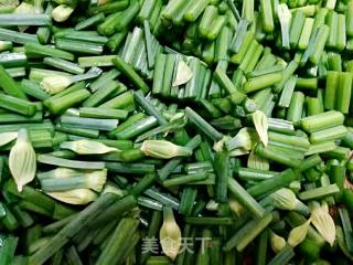 A New Method of Pickling Leek Flowers recipe