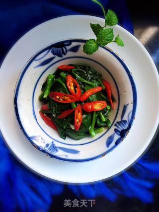 Stir-fried Fungus with Red Pepper recipe