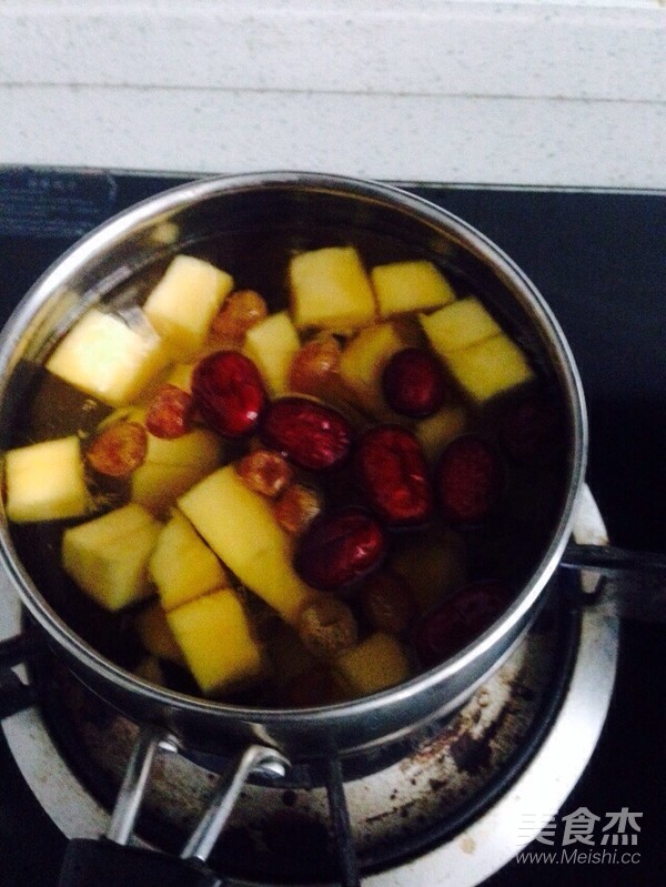 Mango Longan and Red Date Soup recipe